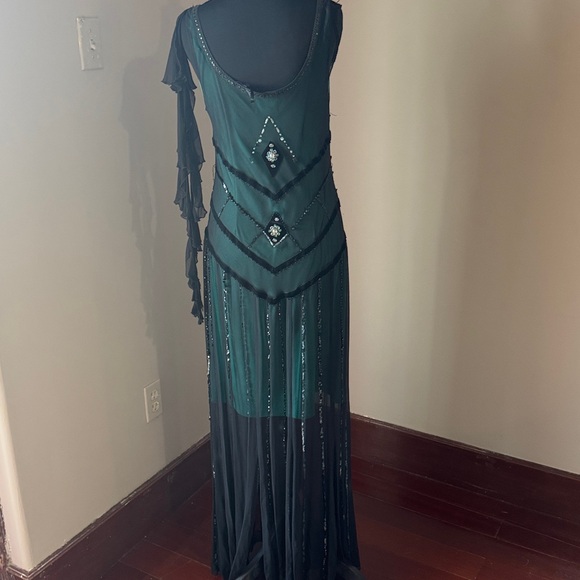 Chic One Shoulder Black and Green Dress 100% Silk - Picture 4 of 10